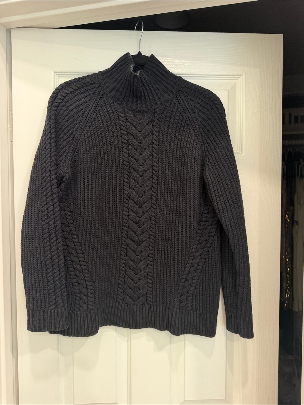 Lululemon Chunky Cable Knit Mockneck Sweater - Black. Size 6